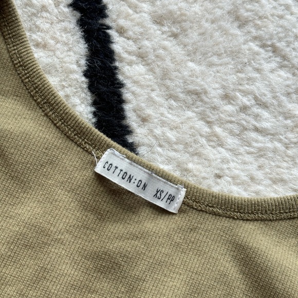 Crop tank top - Picture 2 of 4